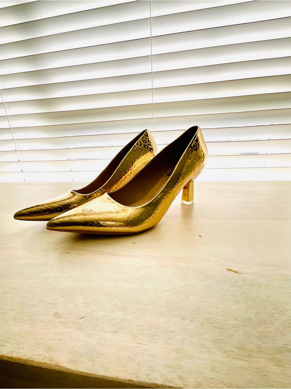 Gold Pointed-Toe Womens Pumps